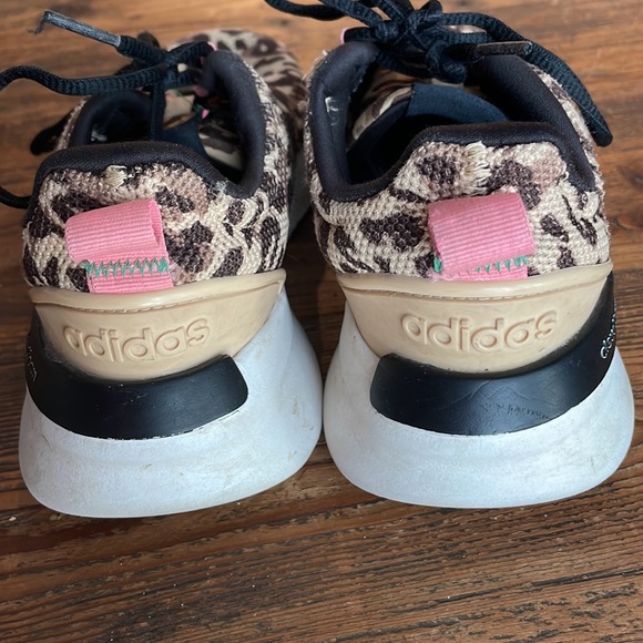 Girls Cloudfoam Adidas / size 3.5 - Picture 3 of 3